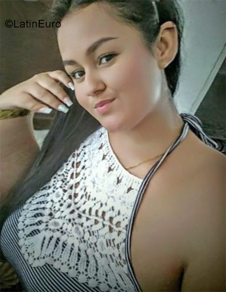 Date this voluptuous Colombia girl Aleja from Pasto CO23254