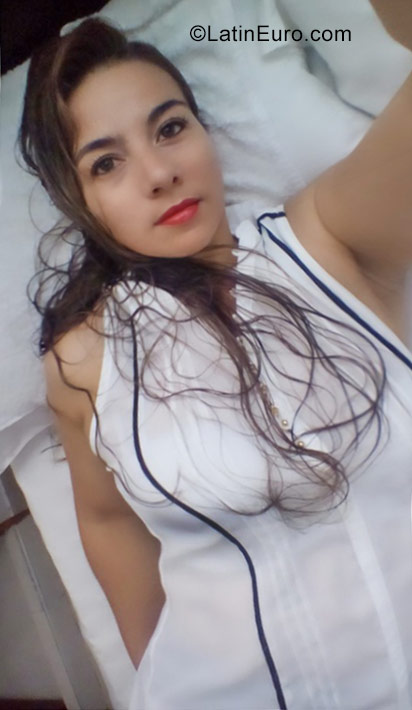 Date this funny Colombia girl Acuariania from Bogota CO23261