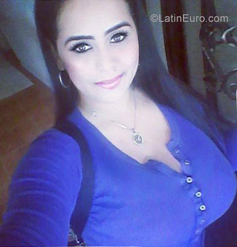 Date this young Venezuela girl Andrea from Valencia VE1318