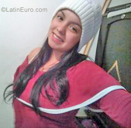 Date this happy Colombia girl Dayana from Bogota CO23282