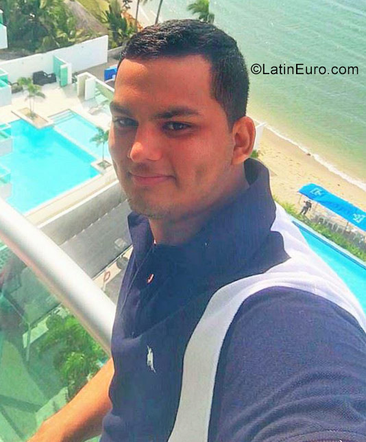 Date this nice looking Colombia man Luis from Medellin CO23300