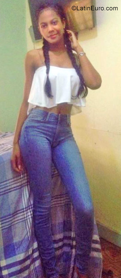 Date this beautiful Dominican Republic girl MARIANA from Santo Domingo DO31563