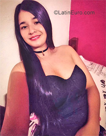 Date this hard body Colombia girl Estefania from Pereira CO23337