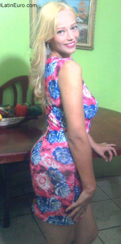 Date this hot Venezuela girl Sinai from Caracas VE1371
