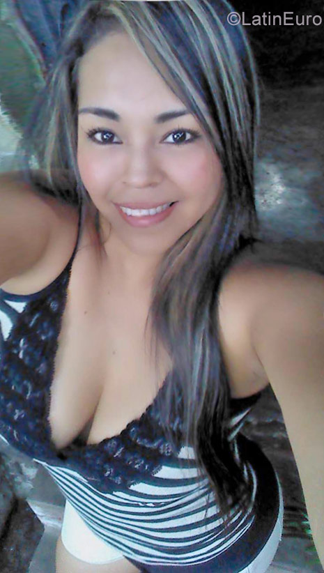 Date this lovely Ecuador girl Kathy from Provincia del Guayas EC246