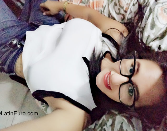 Date this sultry Honduras girl Leidieth from San Pedro Sula HN2653