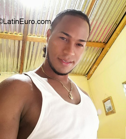 Date this voluptuous Dominican Republic man Victor from Santo Domingo DO38059