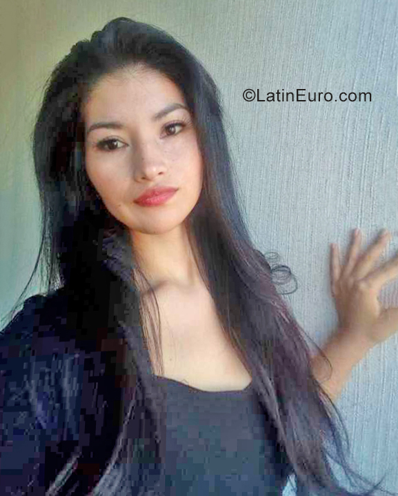 Date this charming Peru girl Cynthia from Lima PE1959