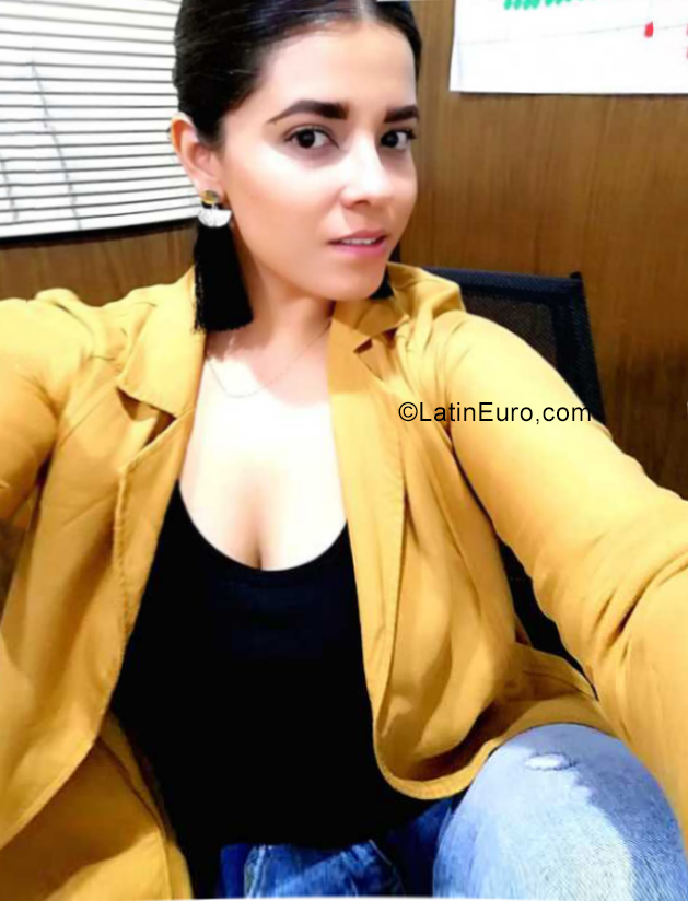 Date this lovely Mexico girl Michelle from Guadalajara MX2246