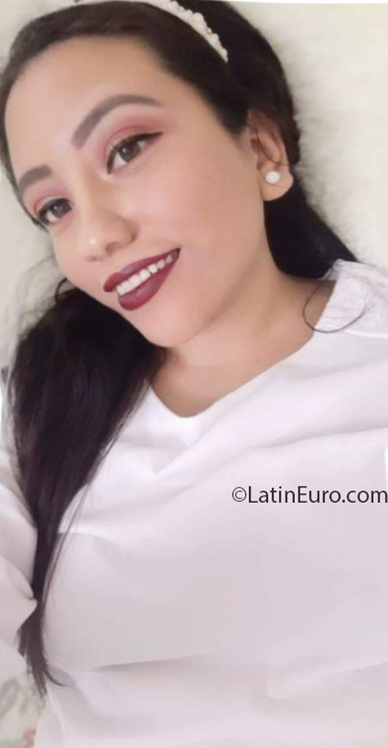 Date this pretty Mexico girl Maggye from Merida MX2368