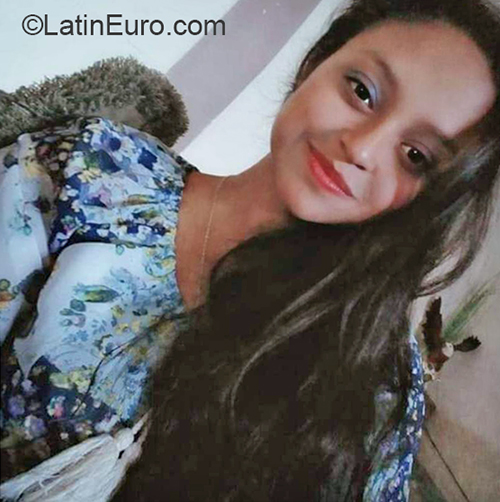 Date this nice looking Mexico girl Eliana Sarai from Coscomatepec MX2493
