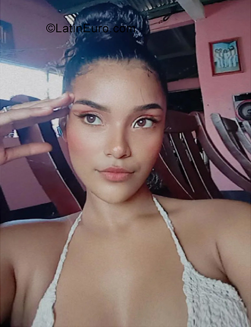 Date this pretty Nicaragua girl Leslie from Managua NI294