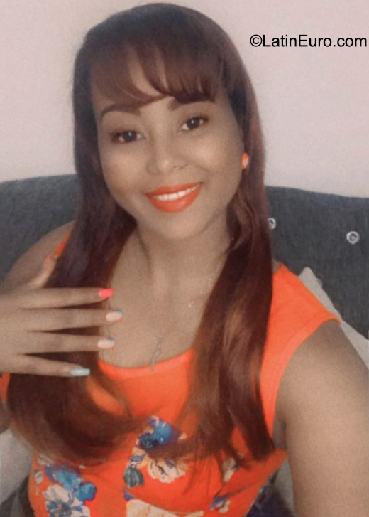 Date this fun Dominican Republic girl Nikauris from Santo Domingo DO41000