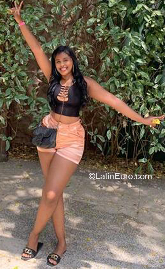 Date this delightful Colombia girl Johana from Cartagena CO31742