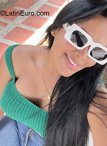 Date this attractive Colombia girl Laura from Valledupar CO31756
