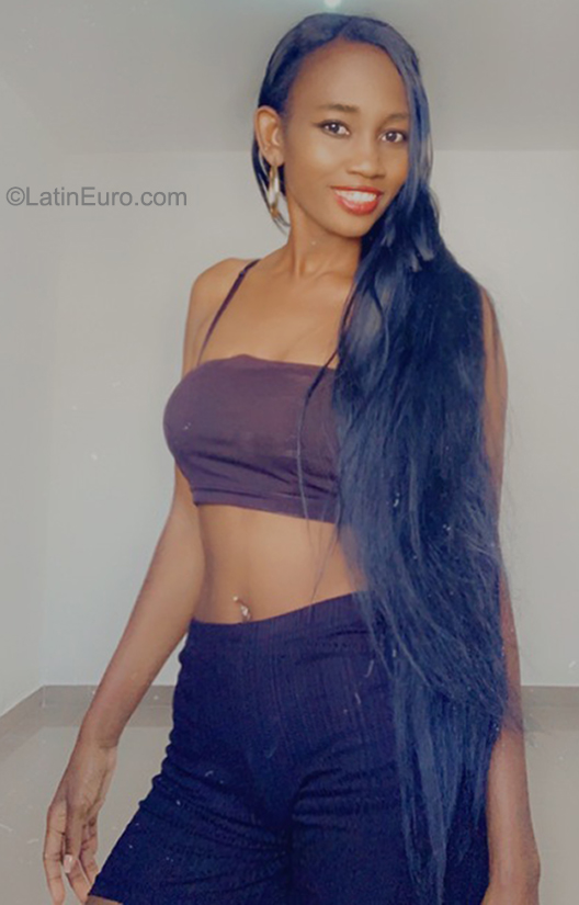 Date this georgeous Dominican Republic girl La negra from Santiago DO40872