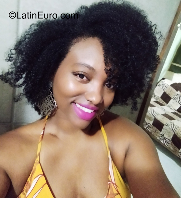 Date this charming Brazil girl Sumaia from Uberaba BR11996