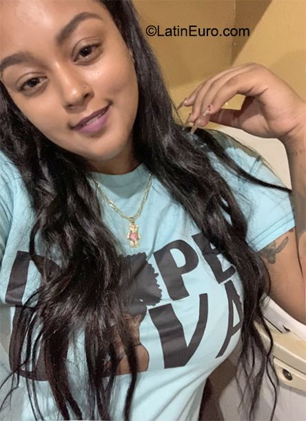 Date this nice looking Dominican Republic girl Grissel from Santo Domingo DO40921