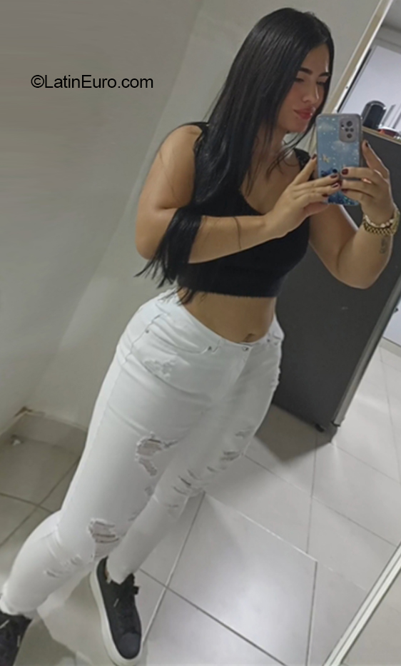 Date this stunning Colombia girl Daniela from Cali CO31937