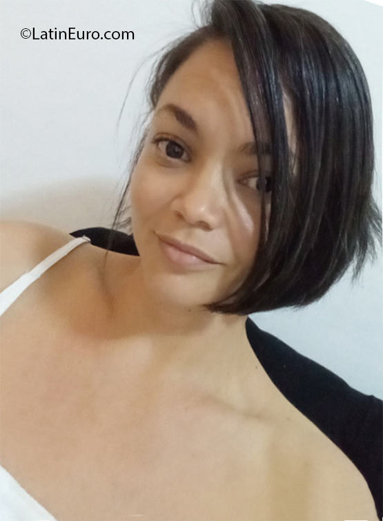 Date this charming Dominican Republic girl Marilyn from Santo Domingo DO41031