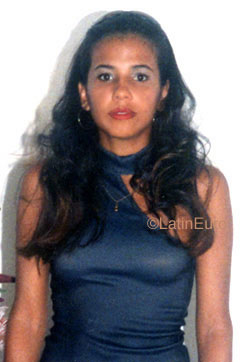 Date this attractive Brazil girl Sheila from IBICARAI B9245