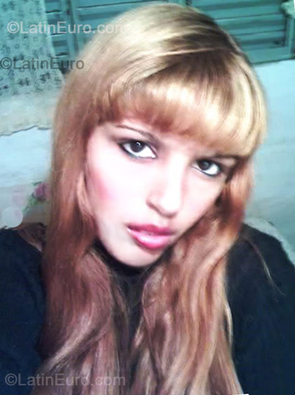 Date this beautiful Brazil girl Flavia from Garca B-121