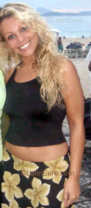 Date this foxy Brazil girl Andreza from  B-272