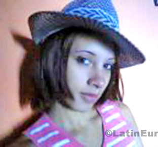 Date this nice looking Brazil girl Cintia from Salvador B-43