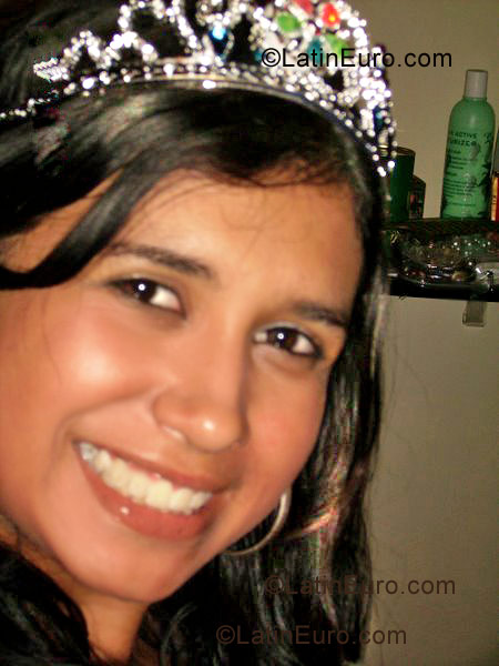 Date this good-looking Brazil girl Natalia from Petropolis B1024
