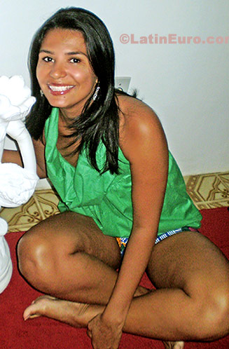 Date this georgeous Brazil girl Kellen from Salvador B103