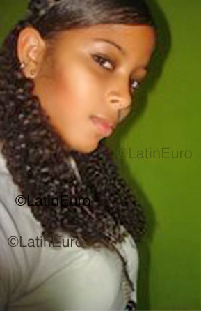 Date this attractive Brazil girl Mariana from Aracaju B1066