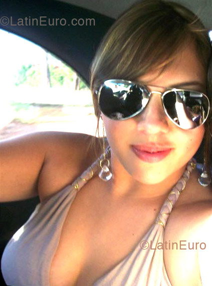 Date this nice looking Brazil girl Juliana from Brasilia B1250