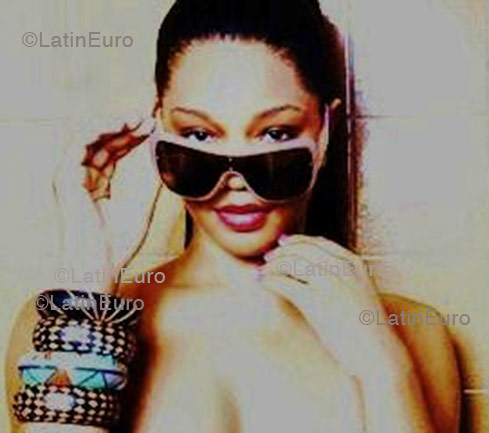 Date this charming Brazil girl Thais from Birigui B1258