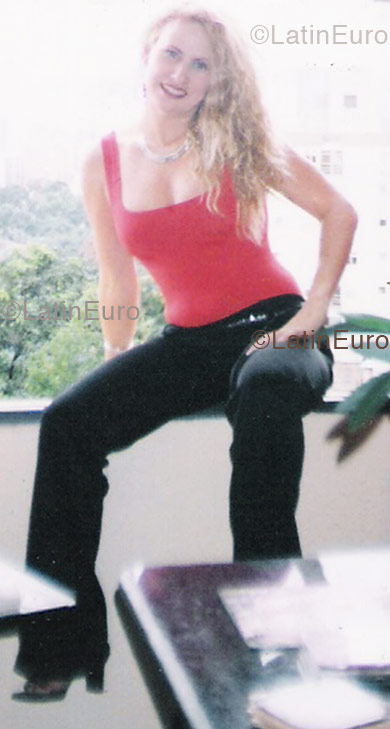 Date this fun Brazil girl Leody from Contagem B1278