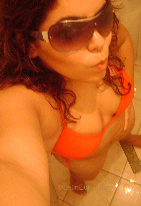 Date this gorgeous Brazil girl Nayara- from Campinas B1329
