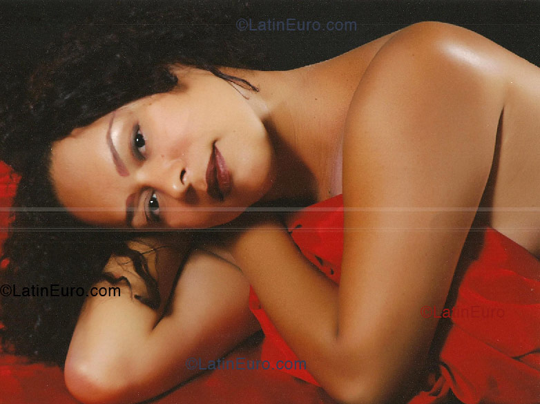 Date this pretty Brazil girl Cristiani from Vitoria B1331