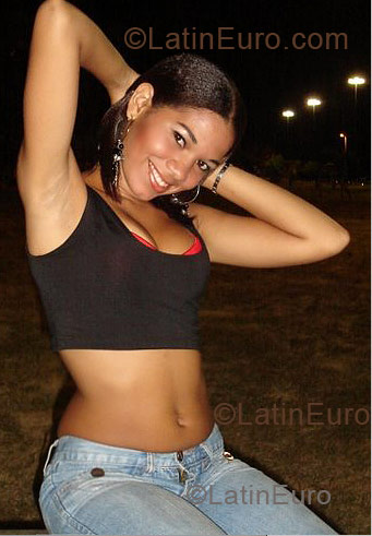 Date this georgeous Brazil girl Ariane from Sao Luis B1354