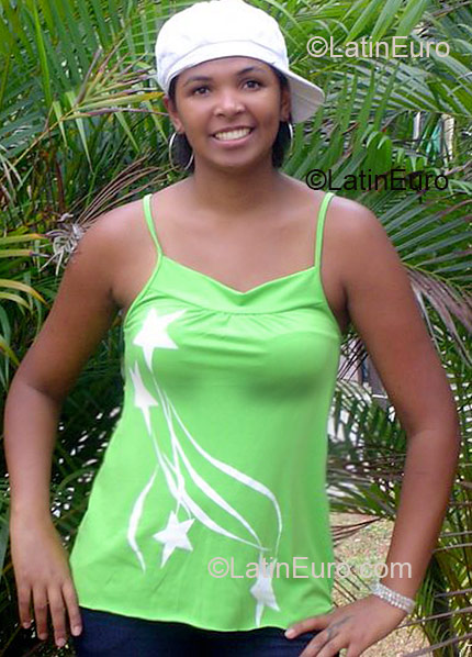 Date this exotic Brazil girl Nilcileia from Itaperuna B1368