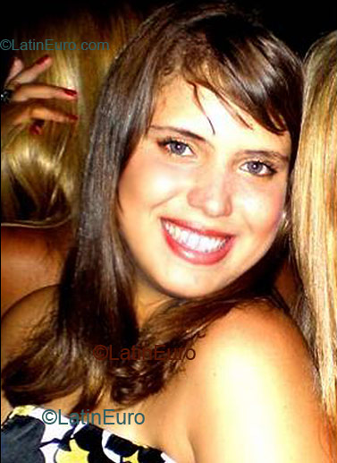 Date this attractive Brazil girl Cecilia from Rio De Janeiro B1401