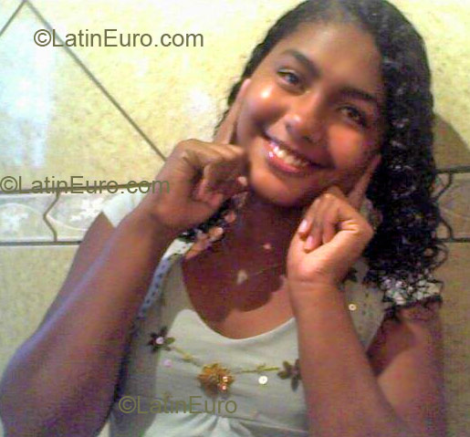 Date this nice looking Brazil girl Ana from Belford Roxo B1403