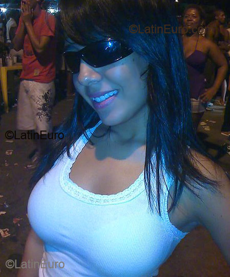 Date this attractive Brazil girl Rafaella from Rio de Janeiro B1416