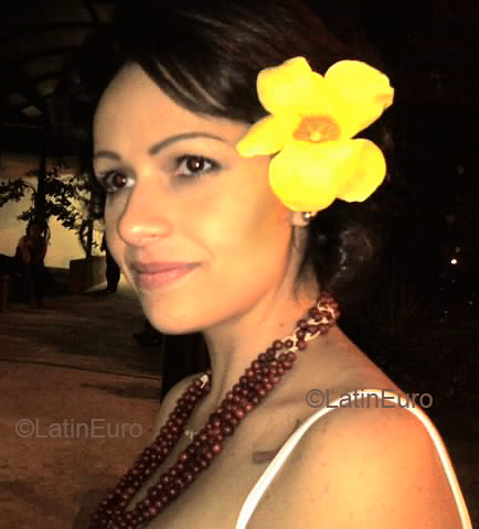 Date this athletic Brazil girl Eline from Sao Paulo B1421