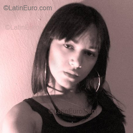 Date this gorgeous Brazil girl Debora from Pesqueira B1441