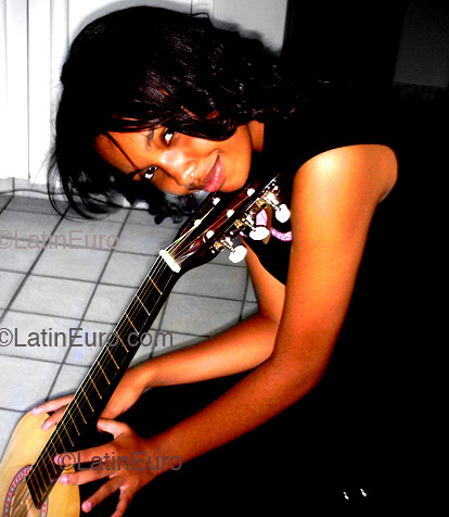 Date this sultry Brazil girl Lidia from Parnamirim B1527