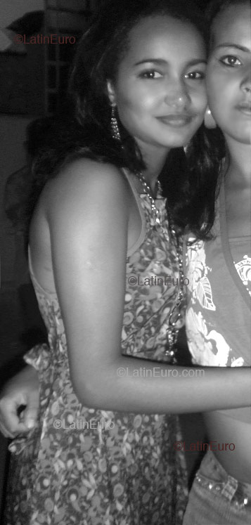 Date this voluptuous Brazil girl Debora- from Sao Domingos Das Dores B1564