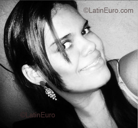 Date this cute Brazil girl Kelly from Cuiaba B1570