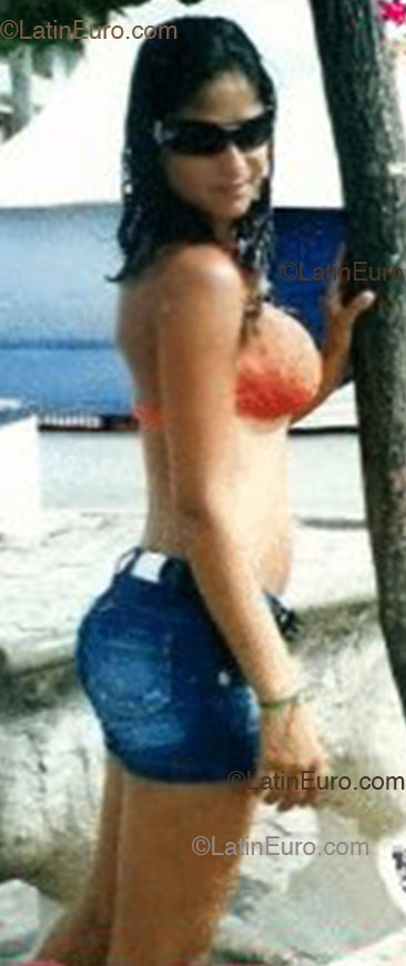 Date this fun Brazil girl Erika from Mantena B1573