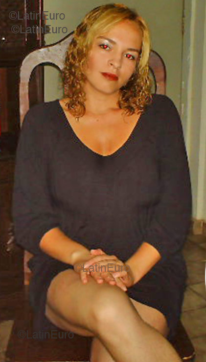 Date this fun Brazil girl Eliza from SANTA LUZIA B1705