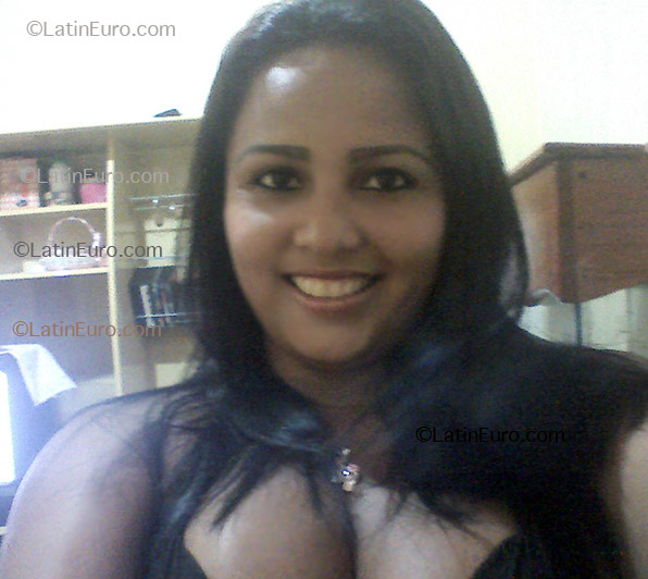 Date this georgeous Brazil girl Ellen from Macapa B1760