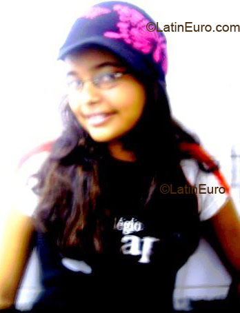 Date this happy Brazil girl Thays from Belem B1862